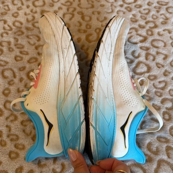 Hoka Women's White and Blue Sarahi 7 Running
Shoes Size: 9.5B - Picture 5 of 9